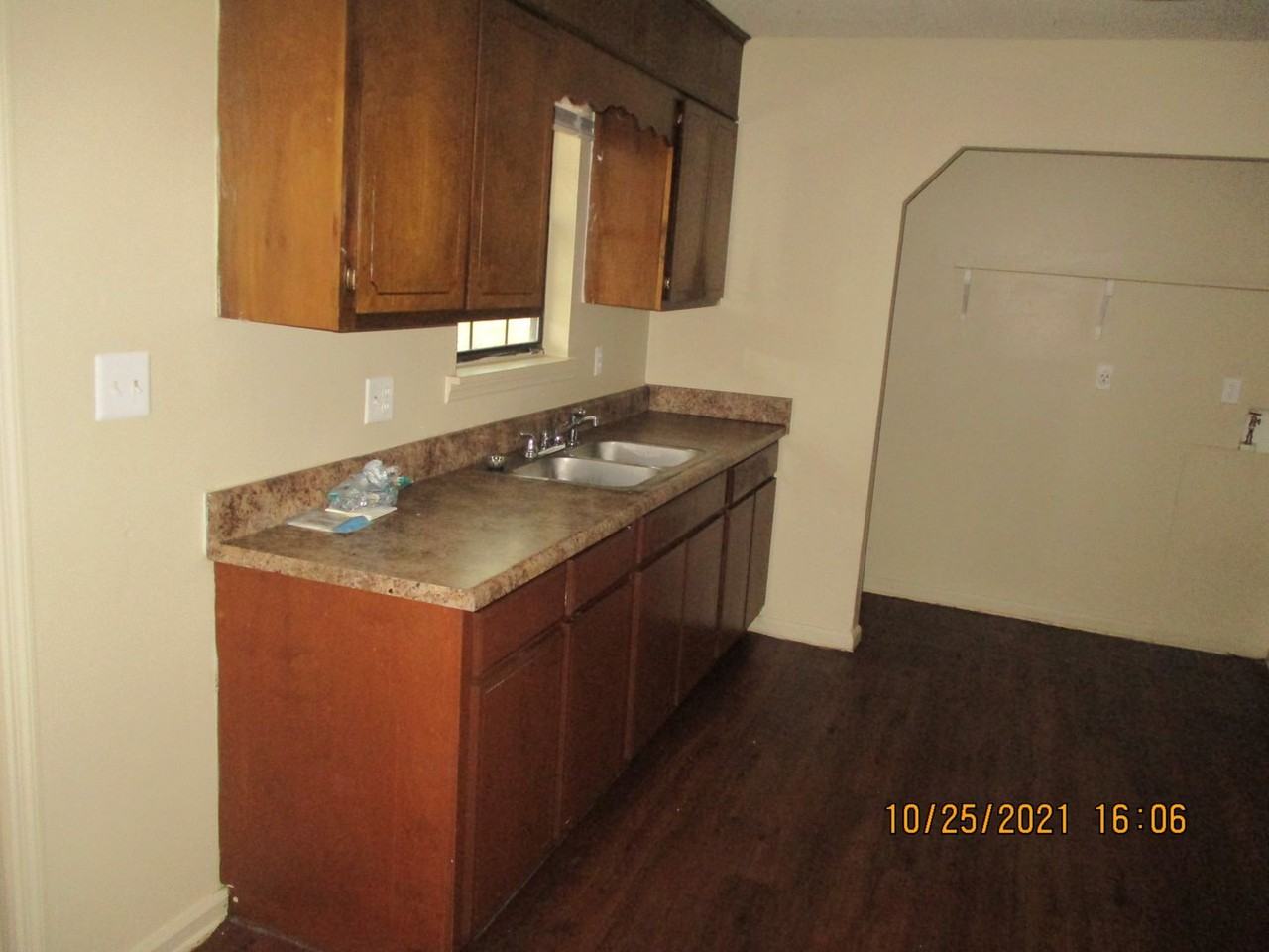 1409 Westcliff Ct - Photo 5 of 7