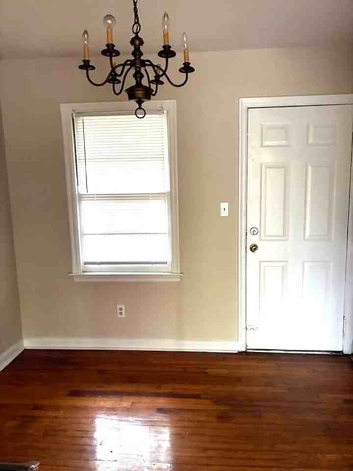 2117 15th Ave - Photo 3 of 7