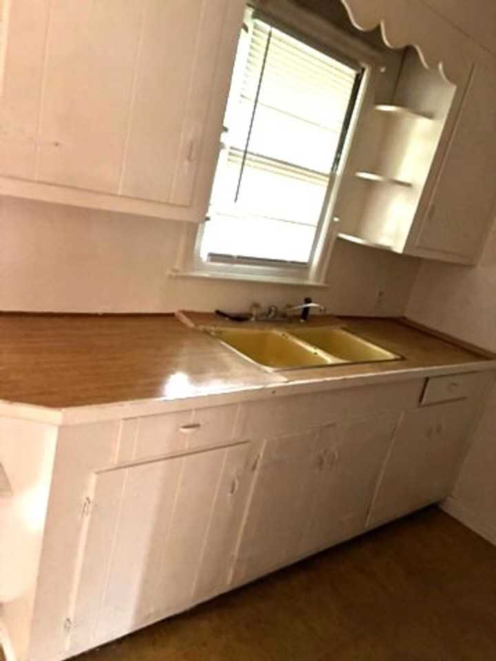 2117 15th Ave - Photo 4 of 7