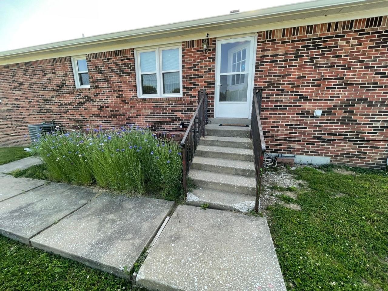 111 Pleasureville Rd - Photo 5 of 28