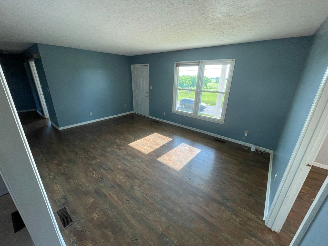 111 Pleasureville Rd - Photo 7 of 28
