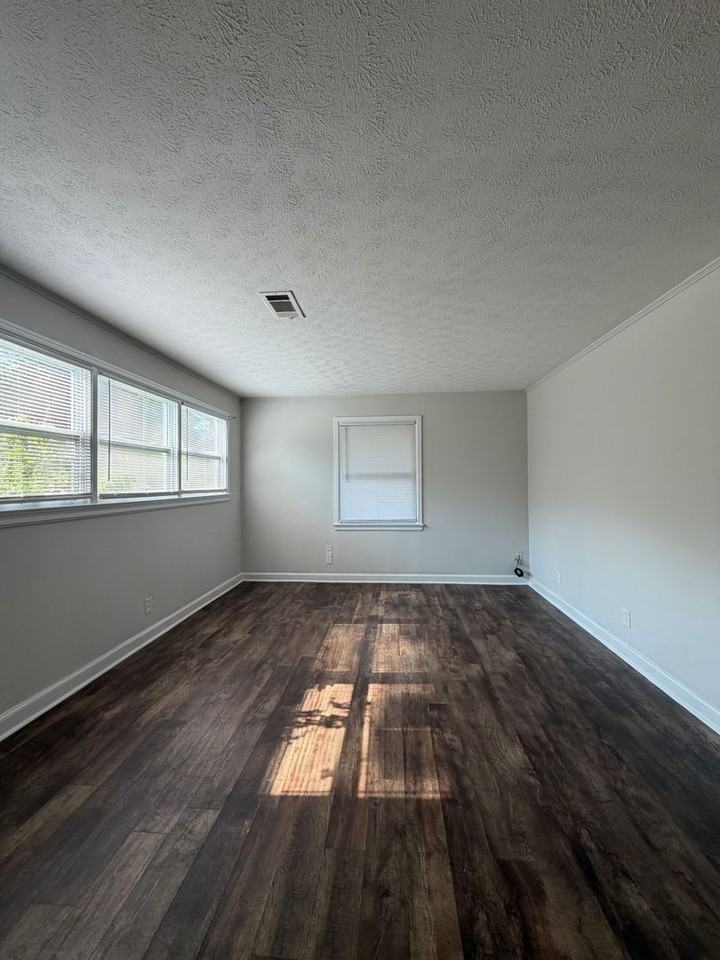 3871 Sherwood Dr - Photo 4 of 17