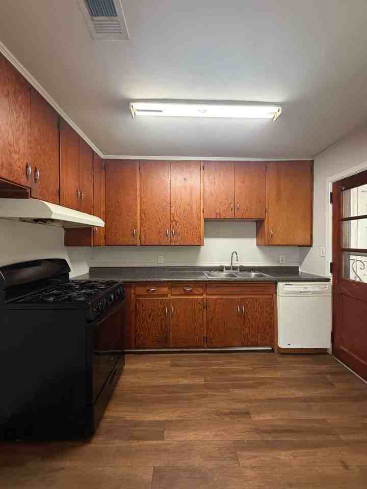 3871 Sherwood Dr - Photo 7 of 17