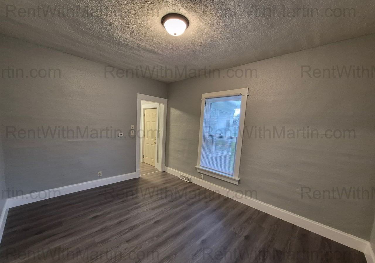 1404 W 2nd St - Photo 4 of 19