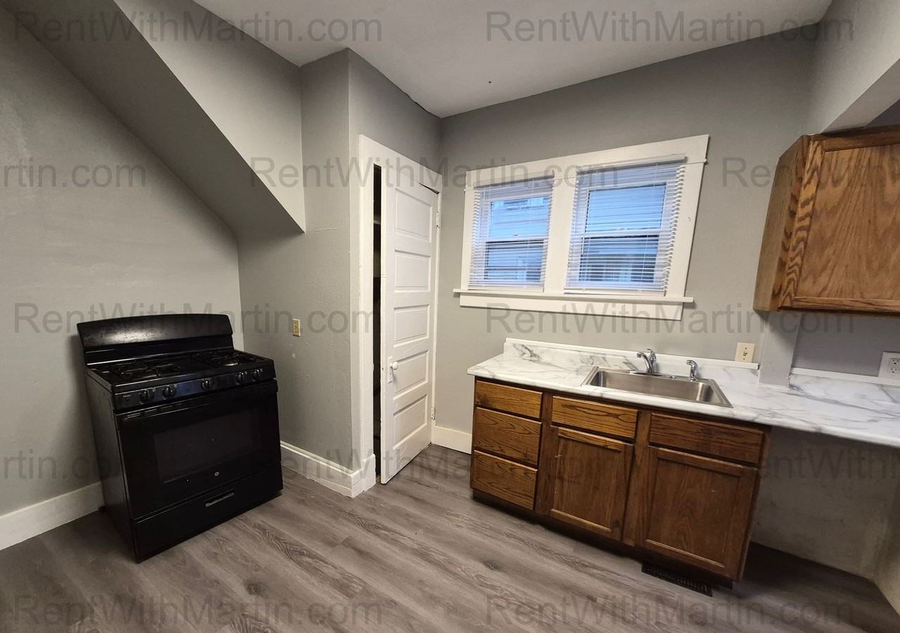 1404 W 2nd St - Photo 6 of 19