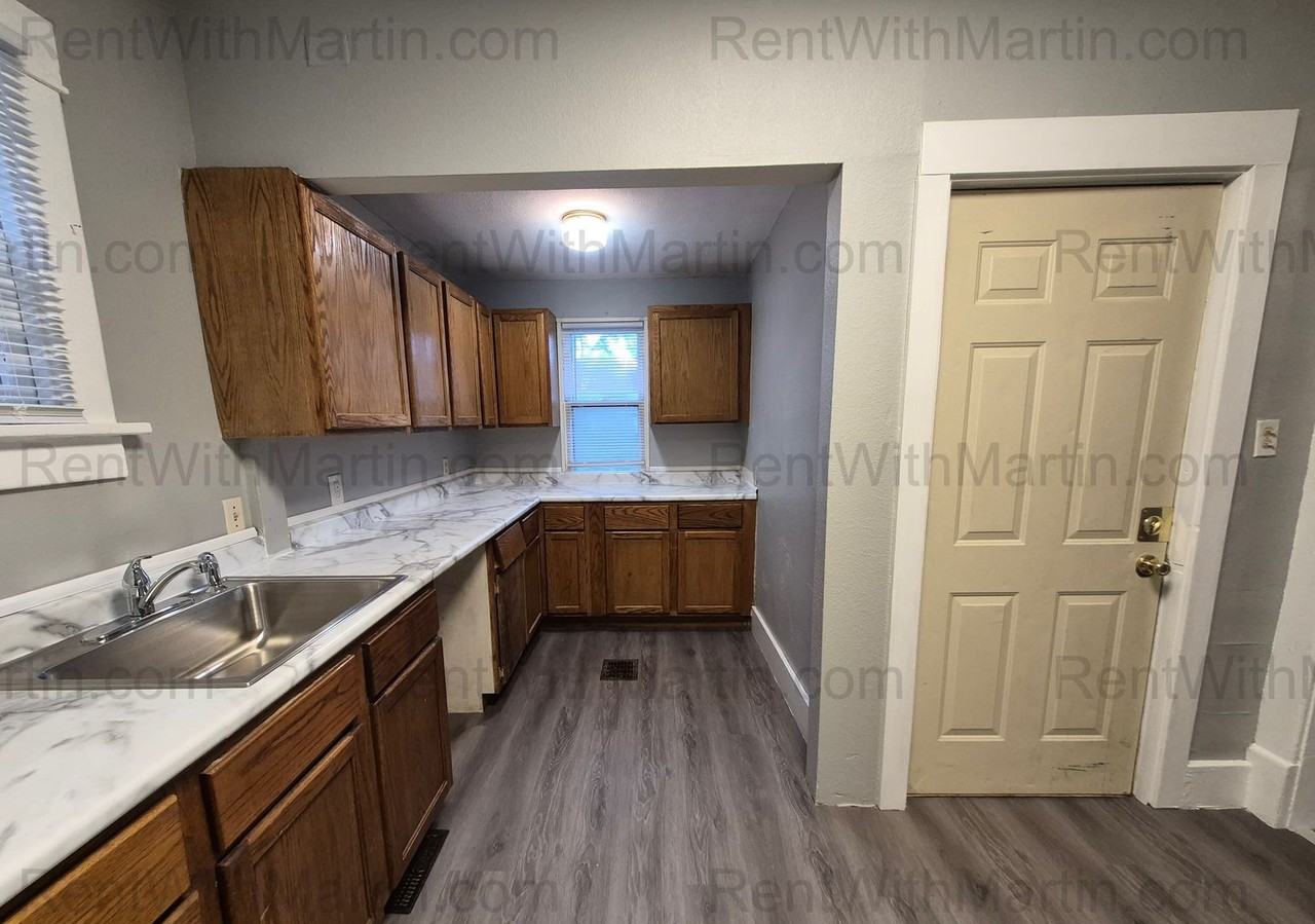 1404 W 2nd St - Photo 7 of 19