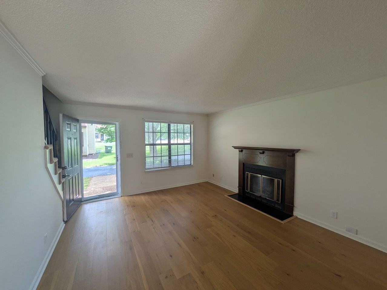1107 Quail Ct W - Photo 3 of 18