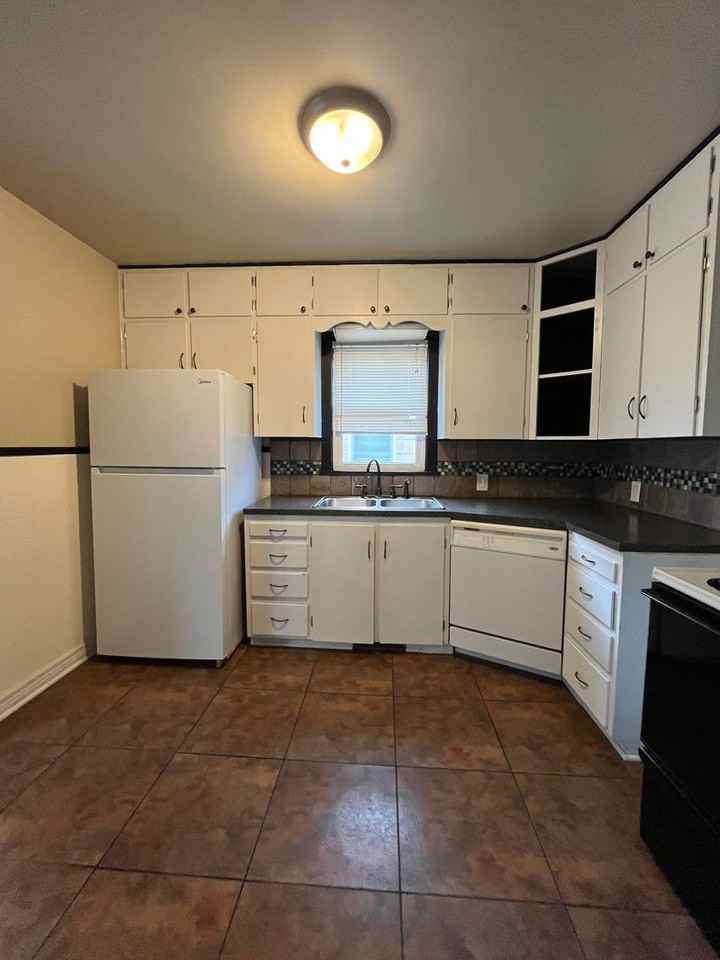 605 W Iowa Ave - Photo 4 of 9