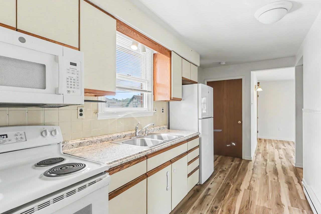 801 Bridge St - Photo 7 of 13