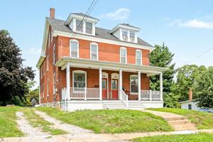 featured image of 145 15th St