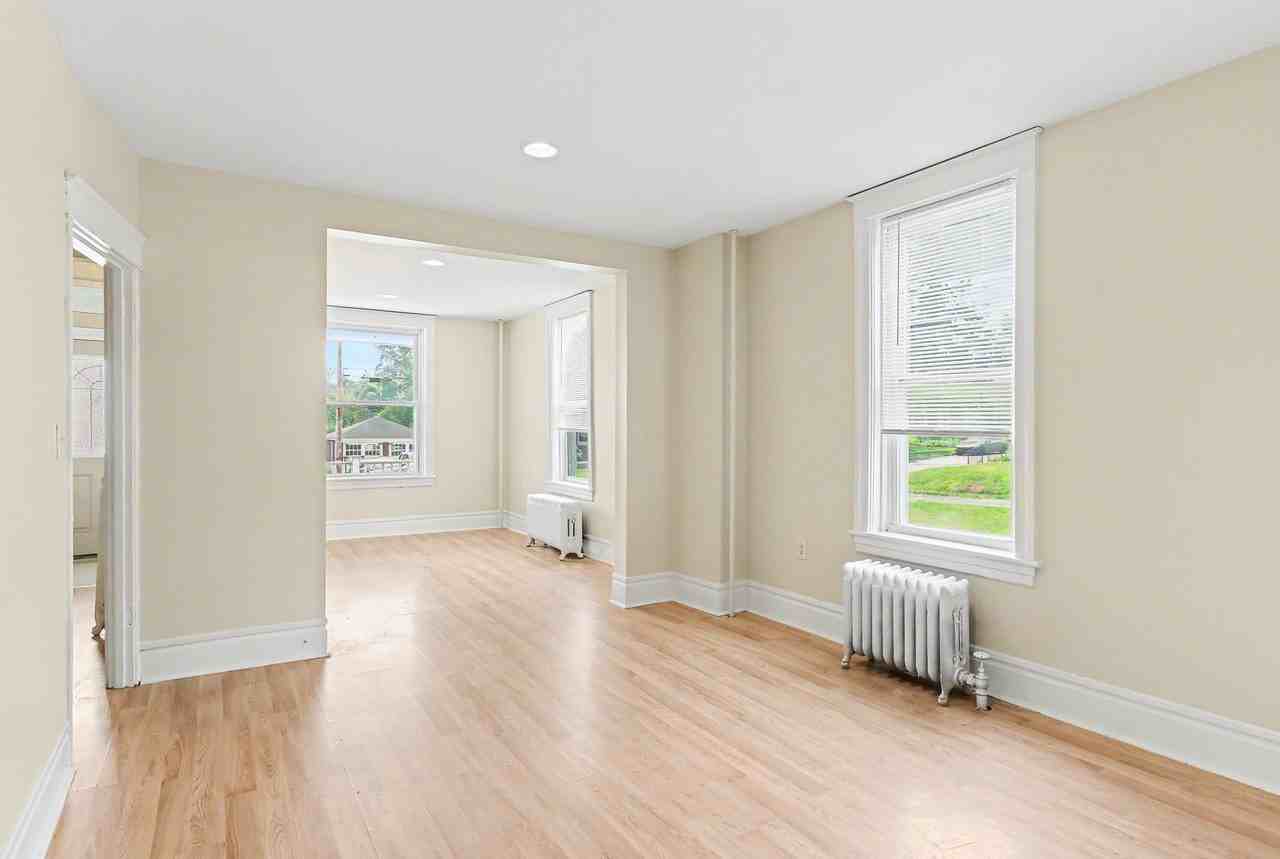 145 15th St - Photo 3 of 22