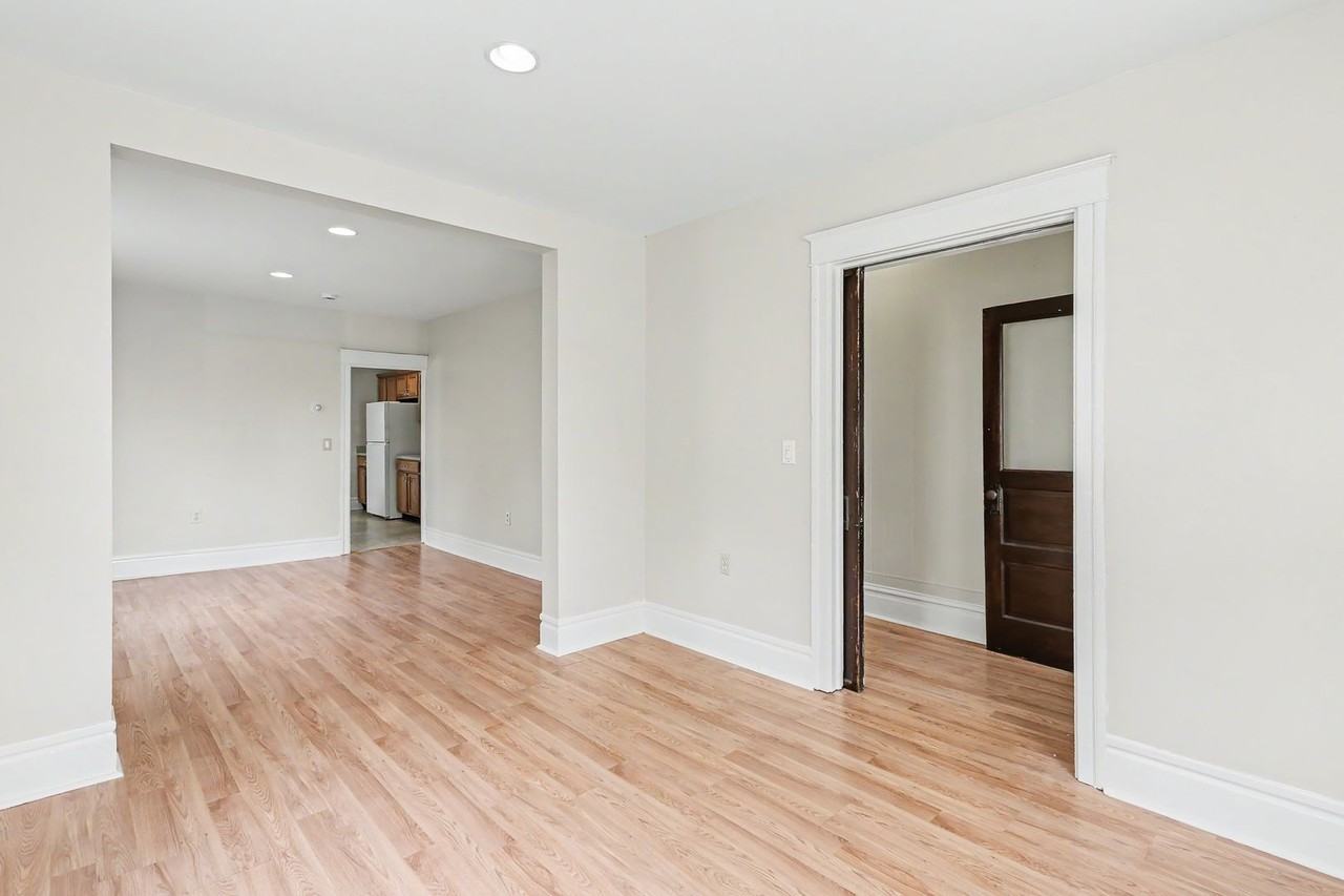 145 15th St - Photo 5 of 22
