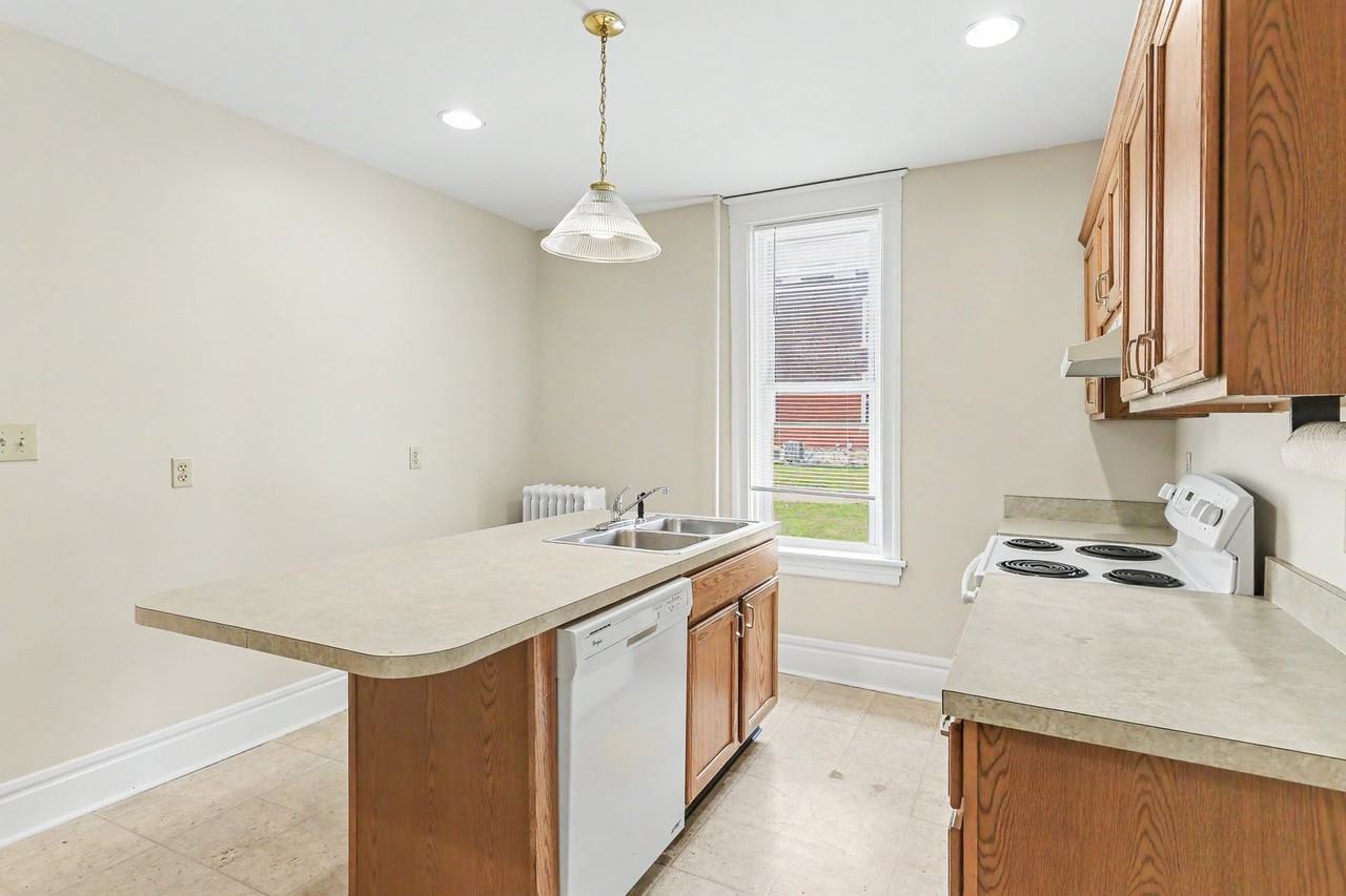 145 15th St - Photo 7 of 22