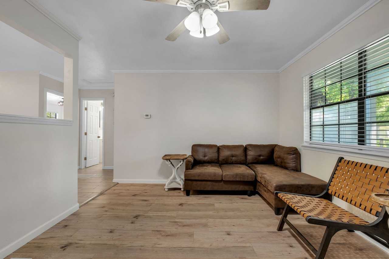 723 E Tennessee St - Photo 5 of 21