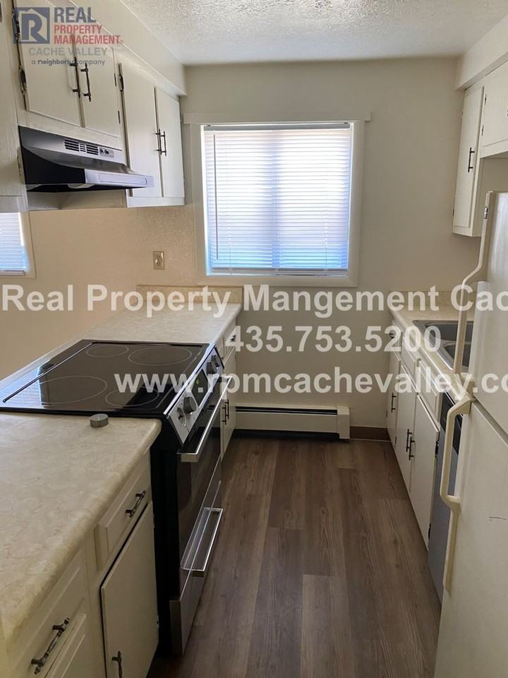 271 Riverbend Rd - Photo 7 of 11