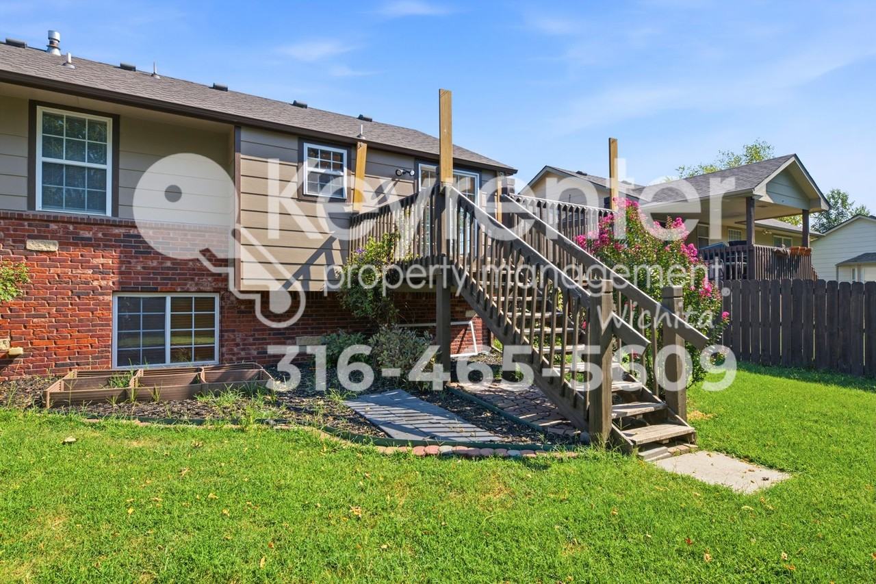 827 S Sunset Cir - Photo 3 of 18