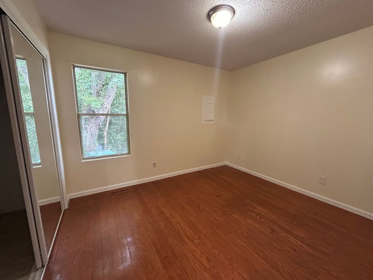 808 Circle Dr - Photo 6 of 14