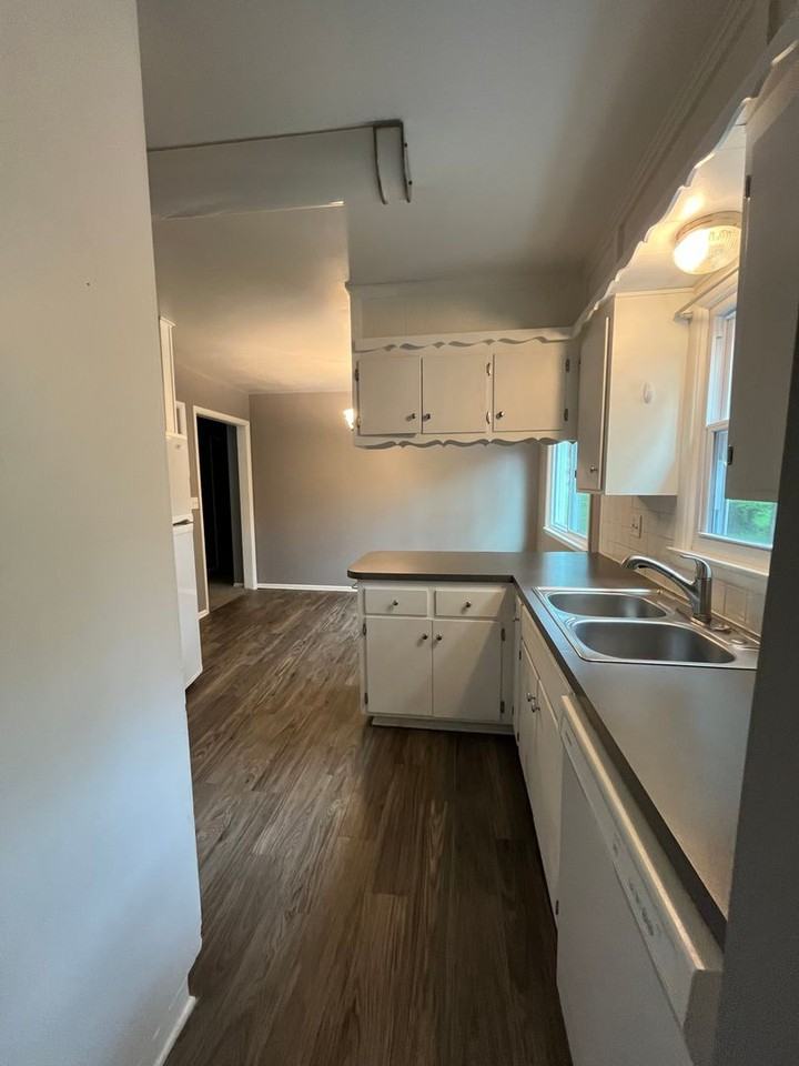 1103 E Willow Dr - Photo 6 of 15