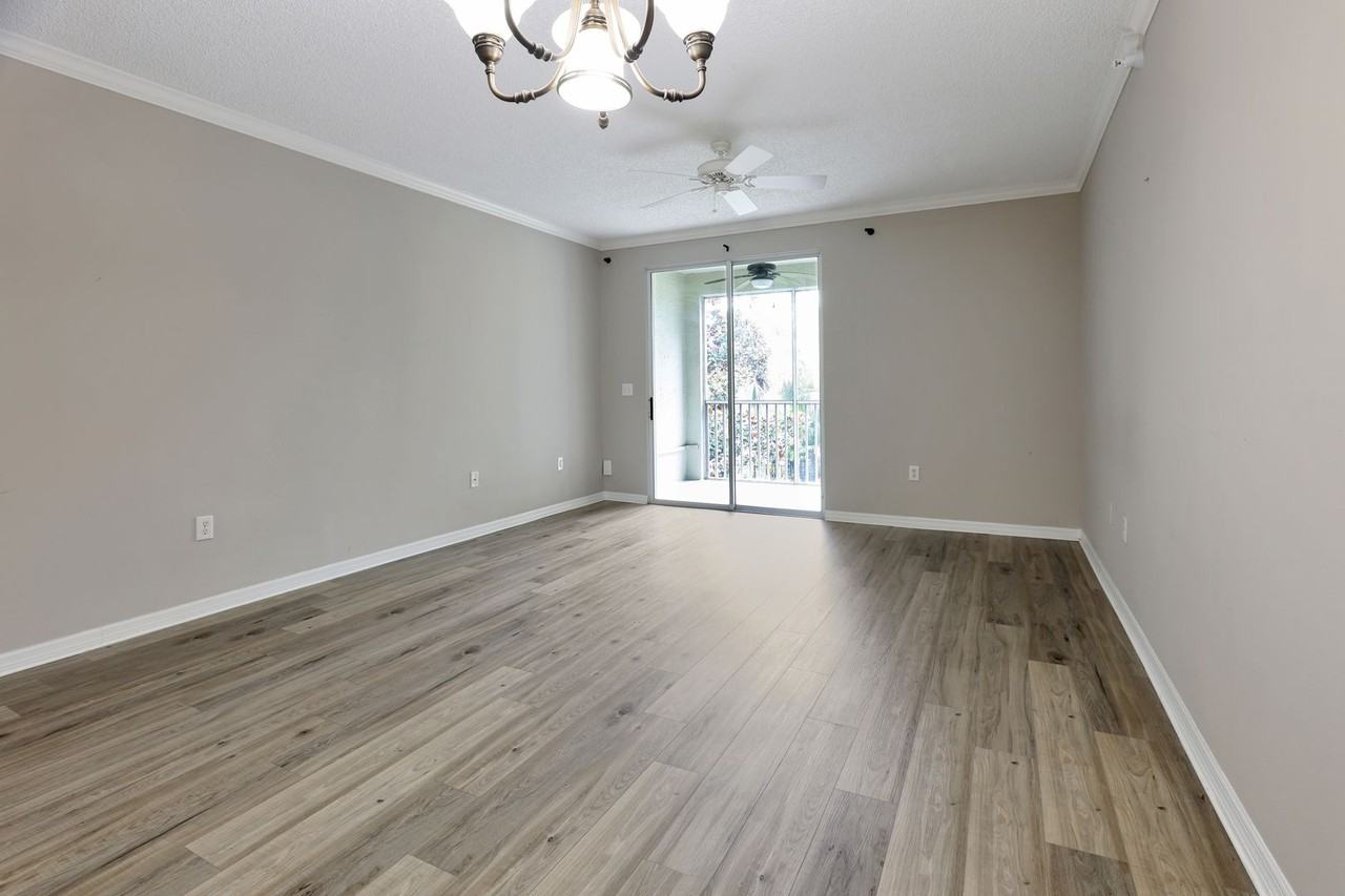 5700 Bentgrass Dr - Photo 4 of 37