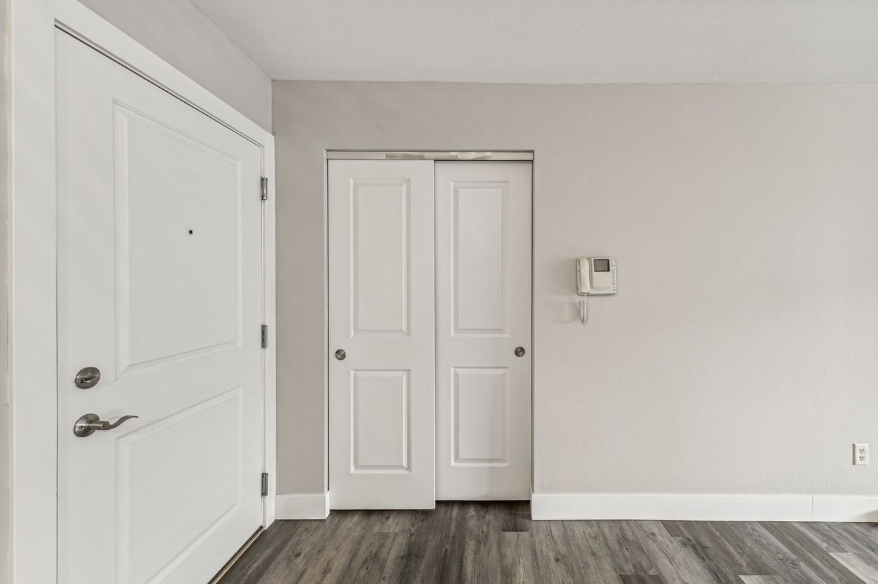 2121 N Cambridge Ave - Photo 5 of 21