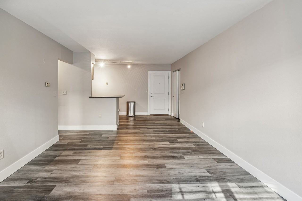 2121 N Cambridge Ave - Photo 6 of 21