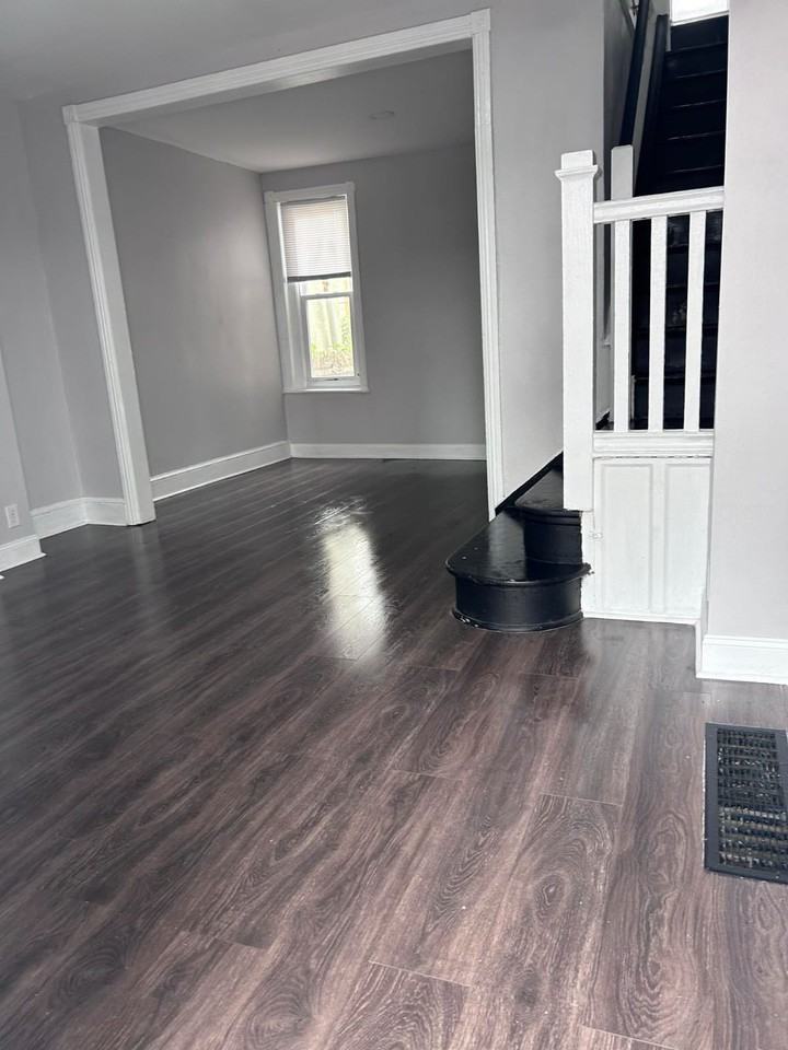 1332 N Hobart St #NA - Photo 3 of 20