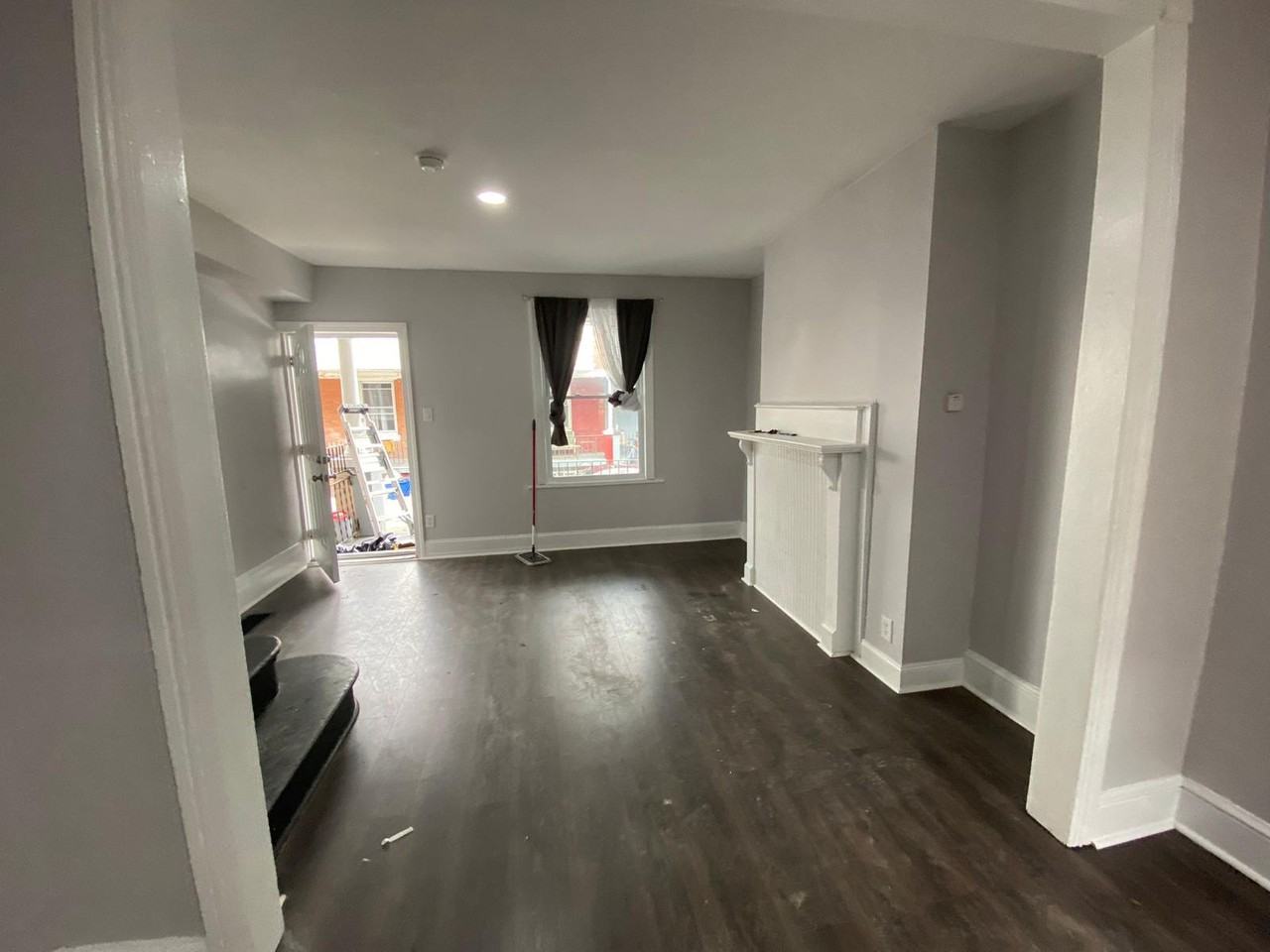 1332 N Hobart St #NA - Photo 5 of 20