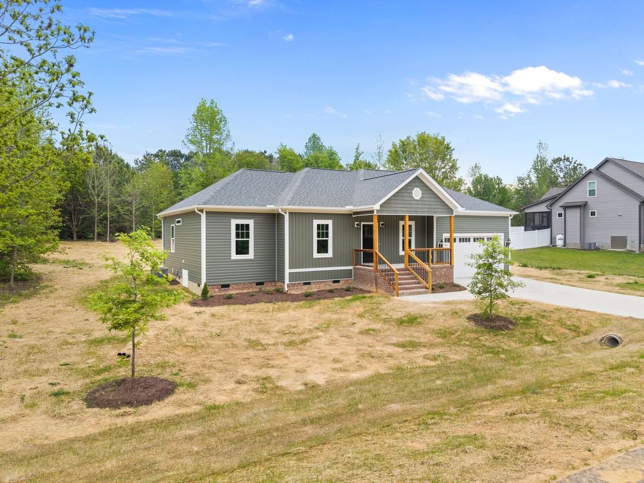55 Leisure Ln - Photo 2 of 32