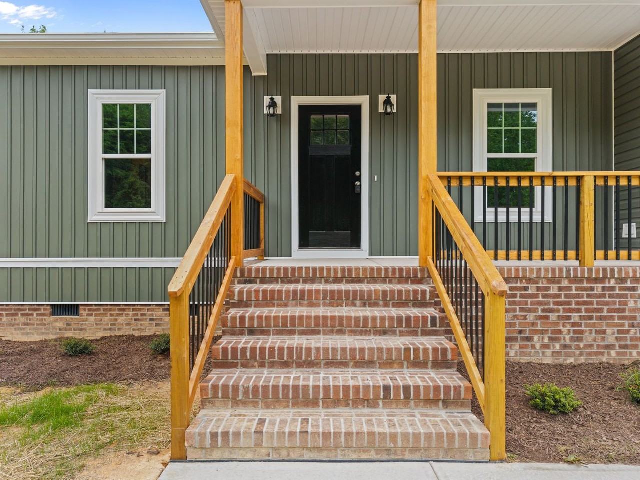 55 Leisure Ln - Photo 4 of 32