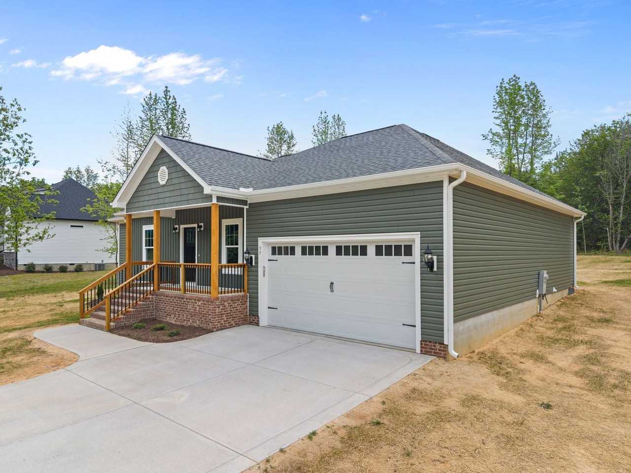 55 Leisure Ln - Photo 5 of 32