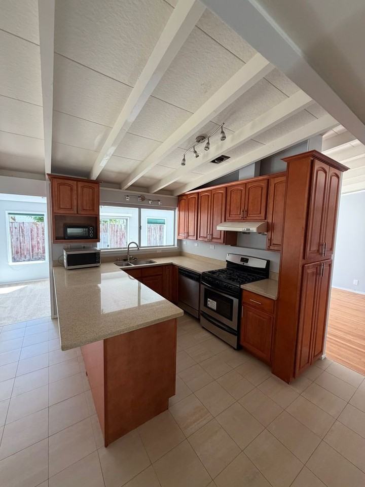 3630 Lupine Ave - Photo 5 of 29