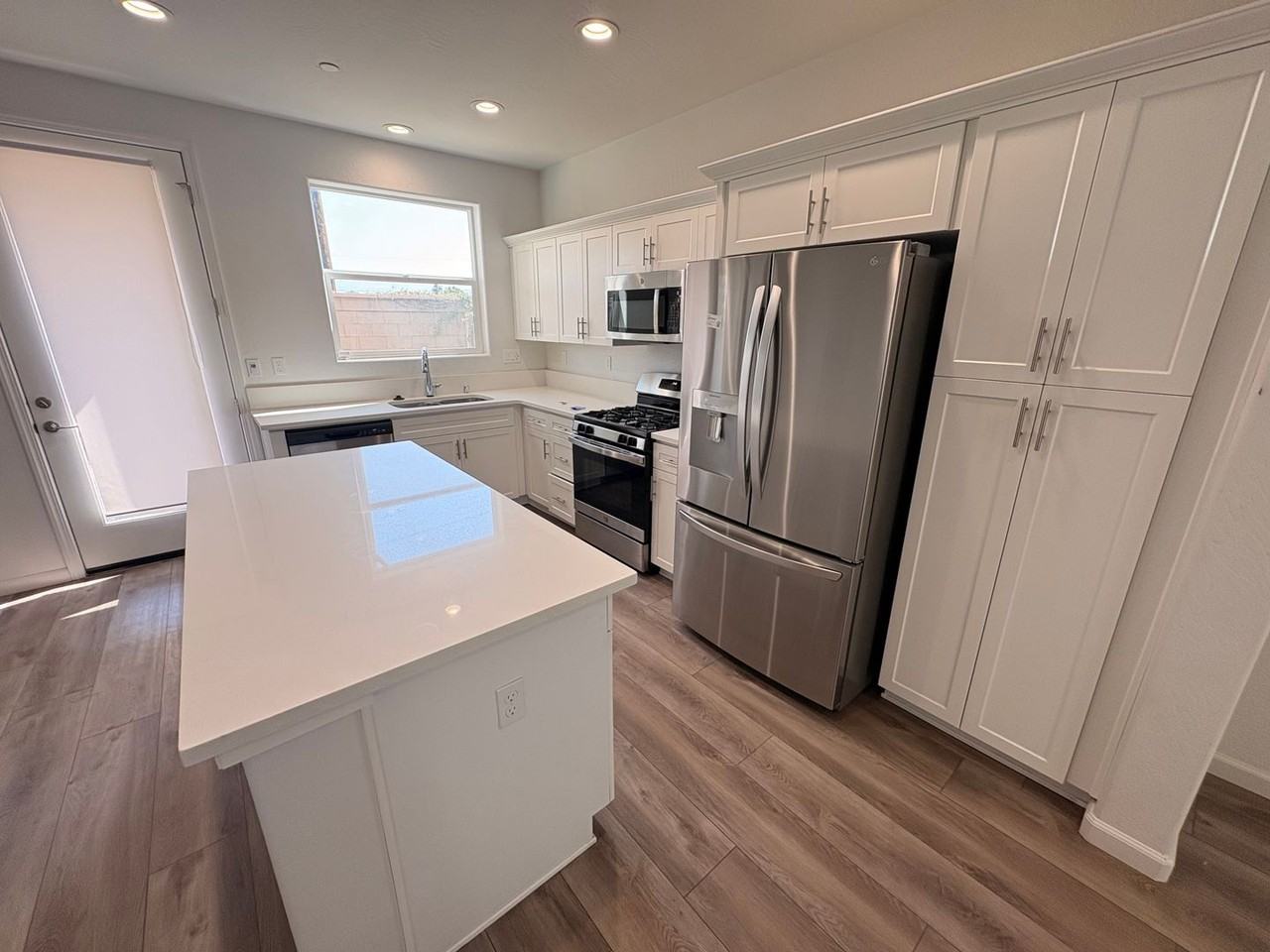 947 W Payson Ave - Photo 4 of 15
