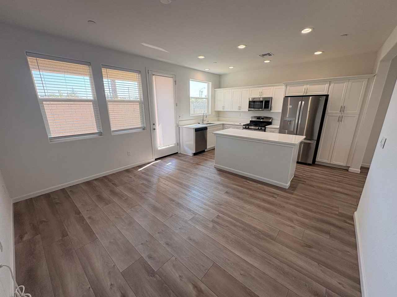 947 W Payson Ave - Photo 5 of 15