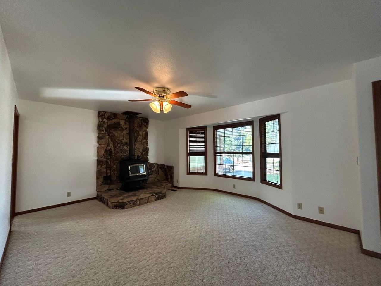 12334 Craig Ave - Photo 3 of 22