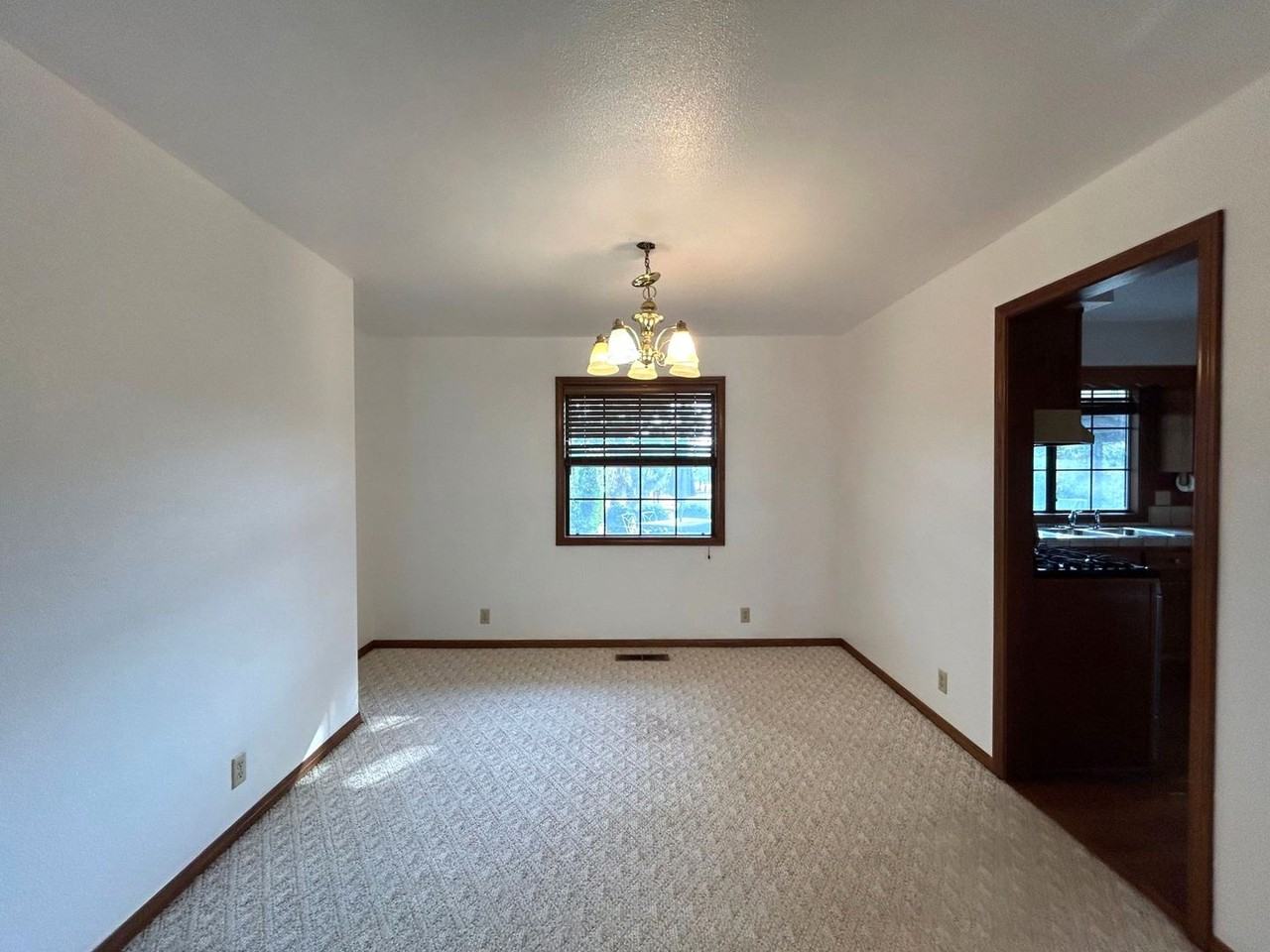 12334 Craig Ave - Photo 5 of 22