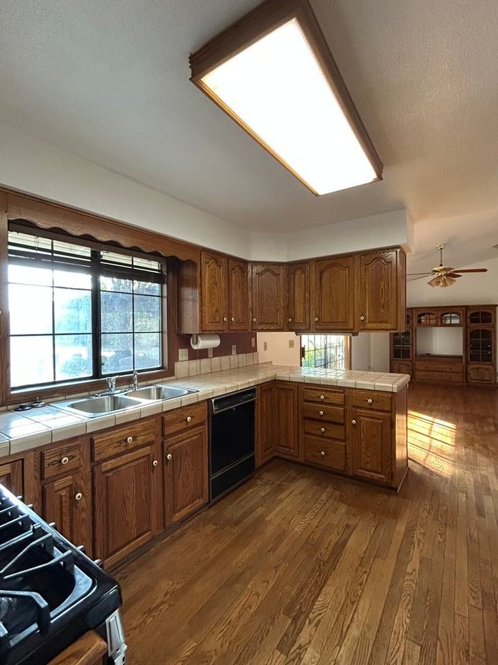 12334 Craig Ave - Photo 7 of 22
