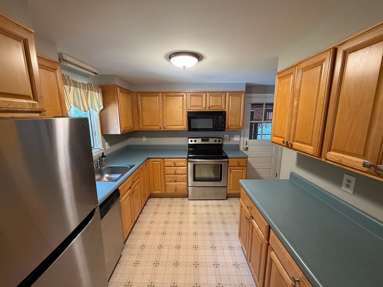 164 Mayo Rd - Photo 5 of 26