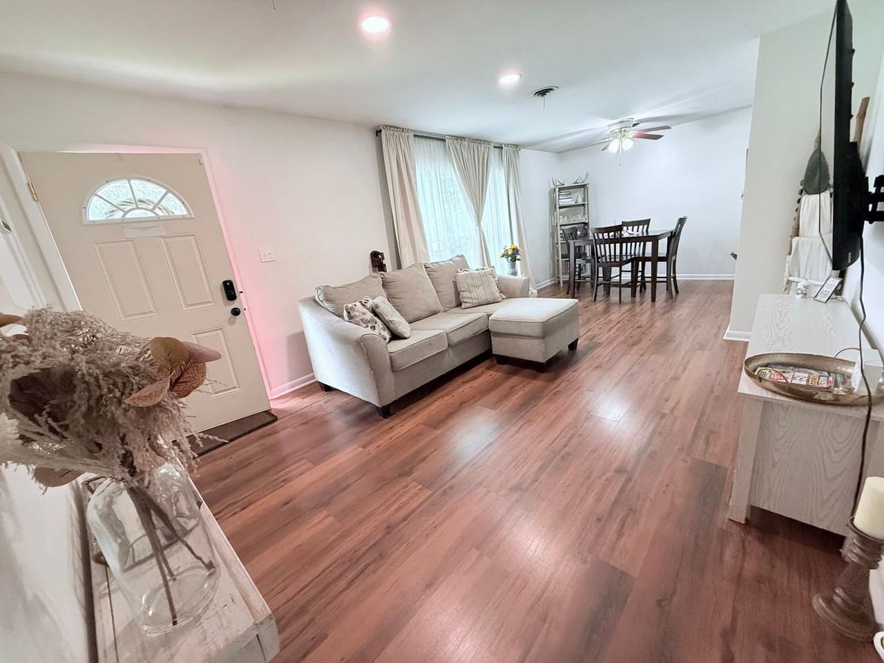 924 Stoneykirk Dr - Photo 4 of 13