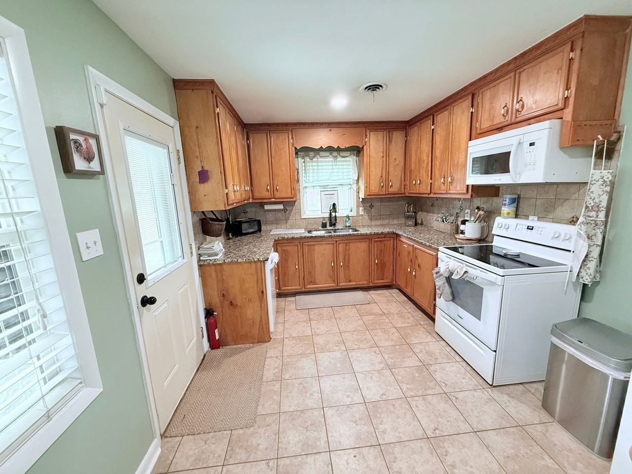 924 Stoneykirk Dr - Photo 7 of 13