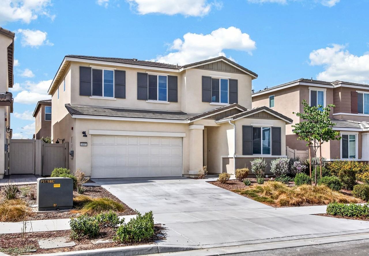 1037 Yuzu Way - Photo 2 of 29