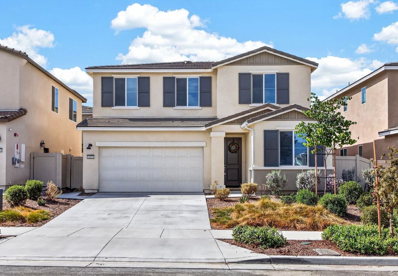 1037 Yuzu Way - Photo 3 of 29