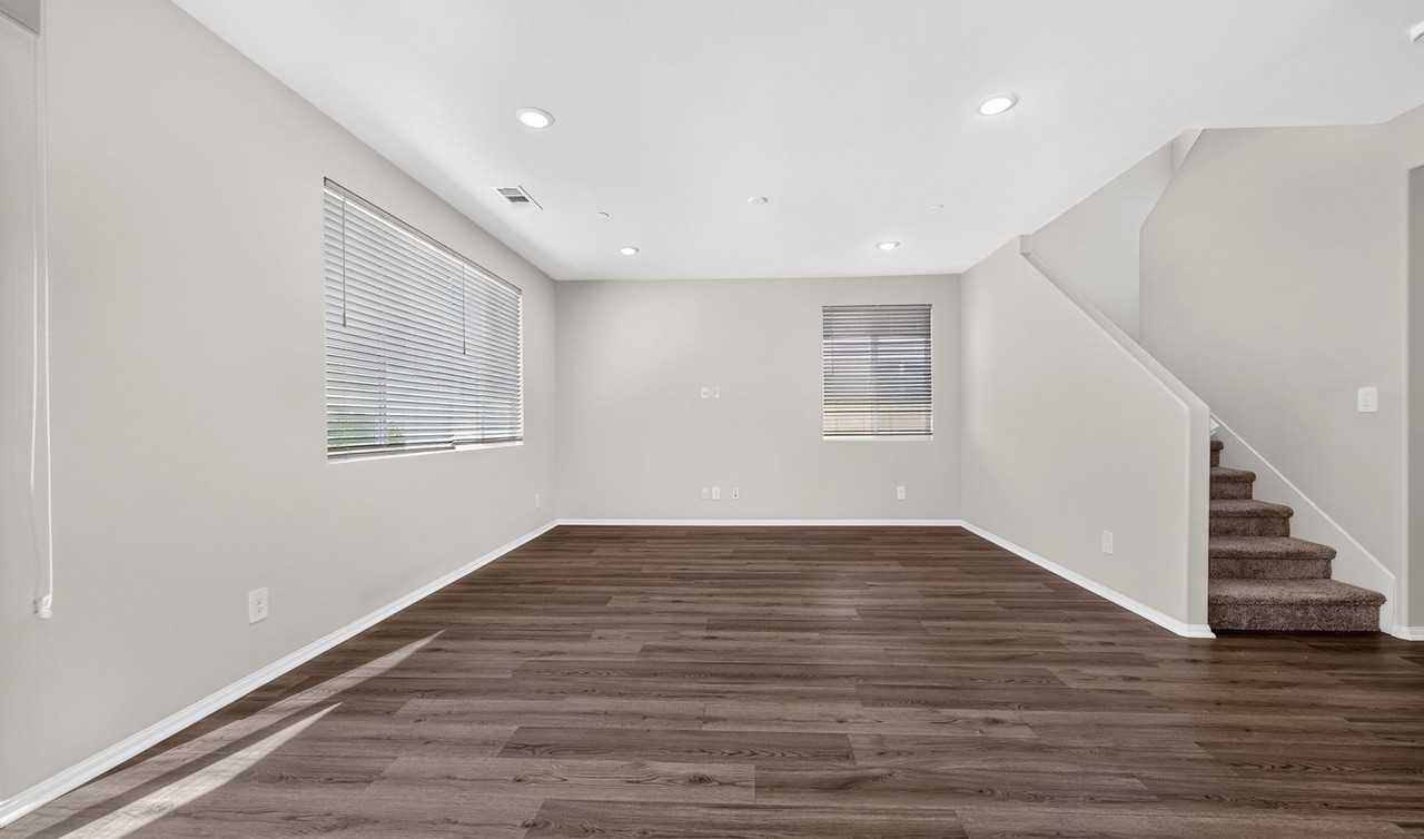 1037 Yuzu Way - Photo 5 of 29