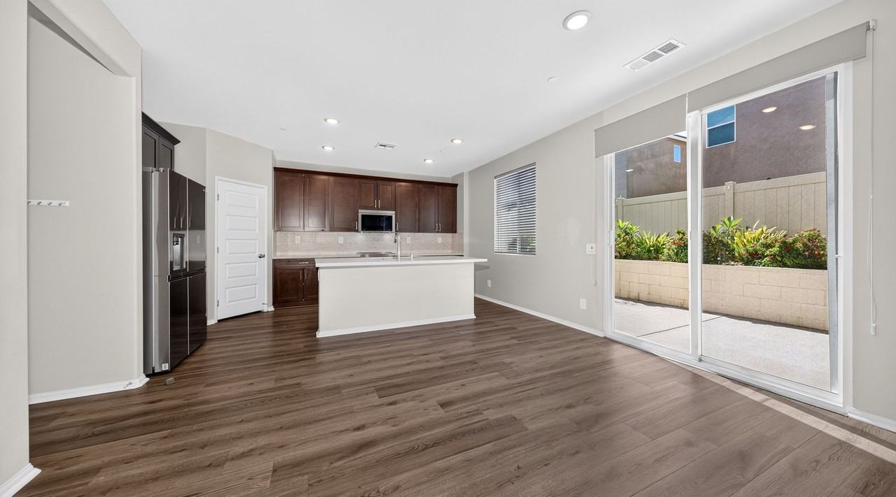 1037 Yuzu Way - Photo 6 of 29