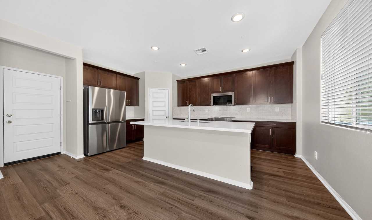 1037 Yuzu Way - Photo 7 of 29