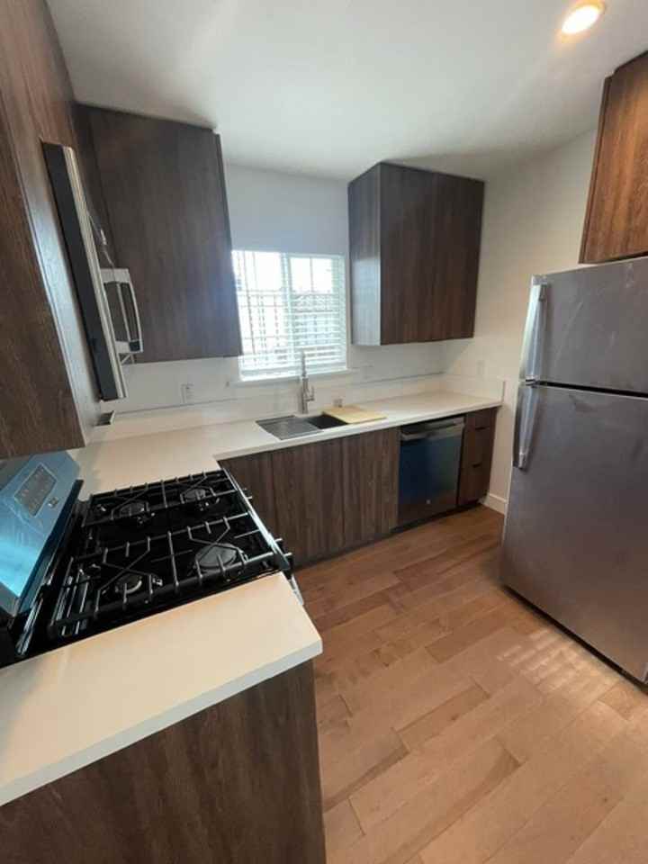 2000 Lincoln Blvd - Photo 2 of 15
