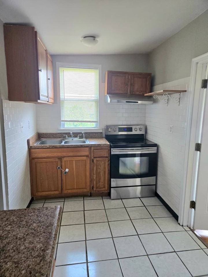 809 Eastern Ave - Photo 3 of 17