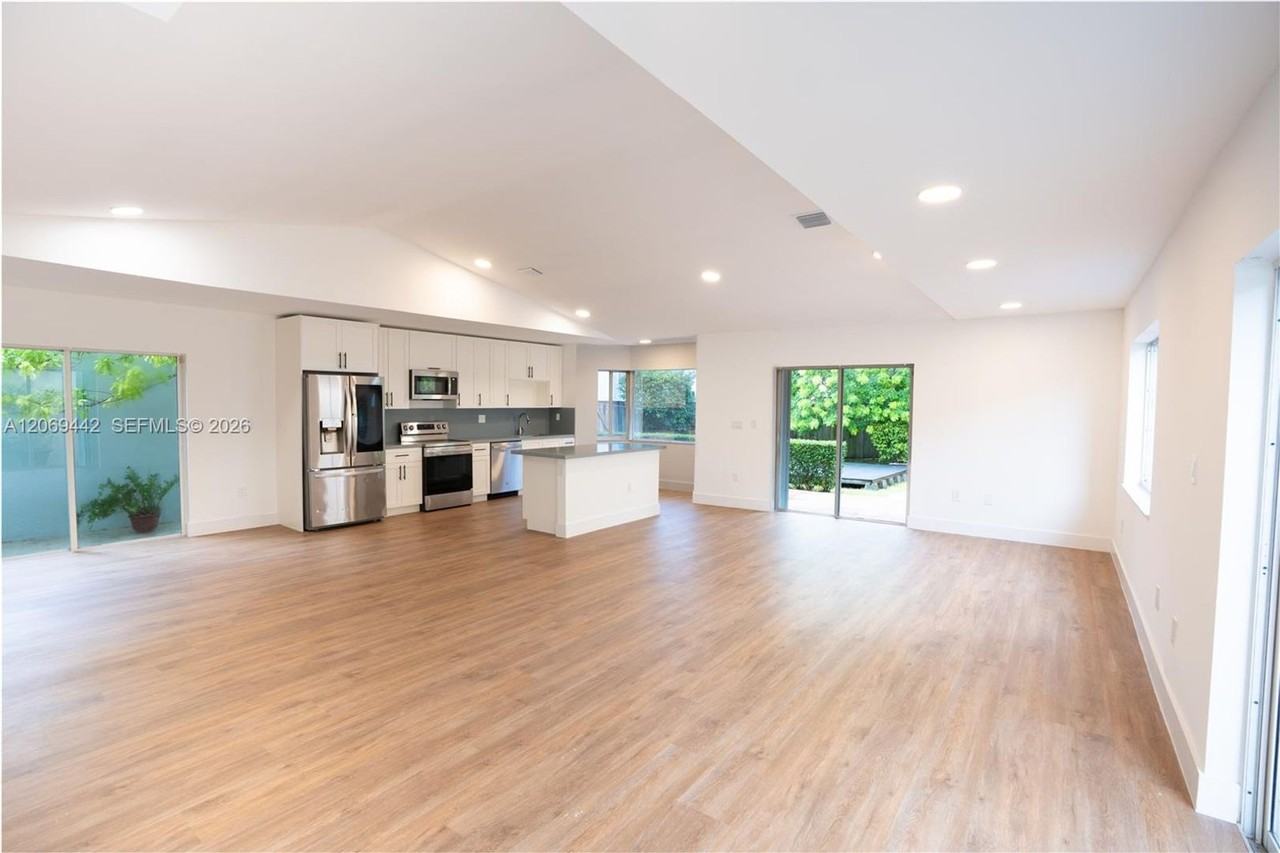 9124 Sw 156th Ct - Photo 2 of 13