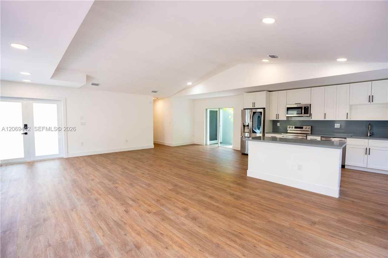 9124 Sw 156th Ct - Photo 3 of 13
