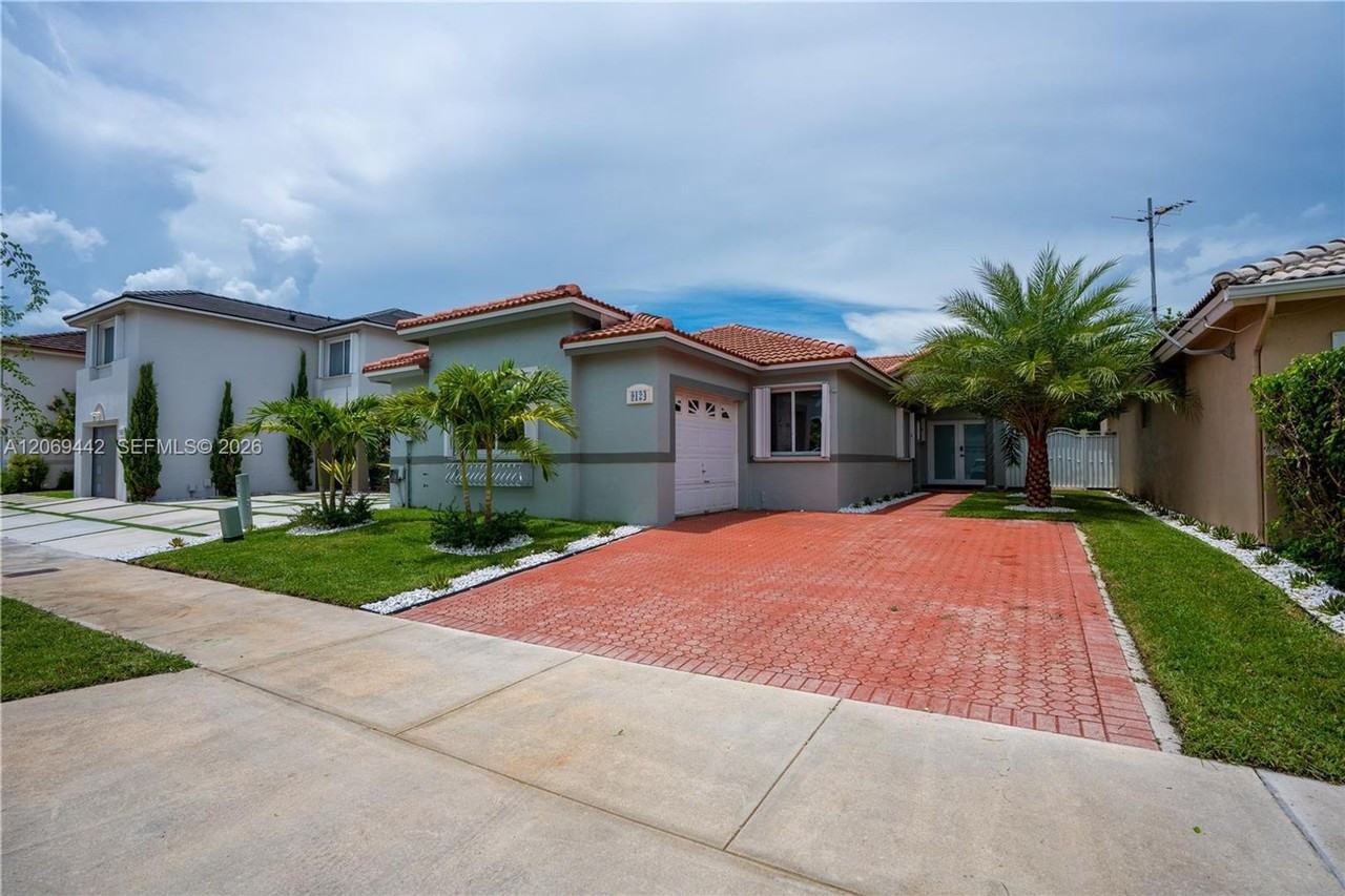 9124 Sw 156th Ct - Photo 4 of 13