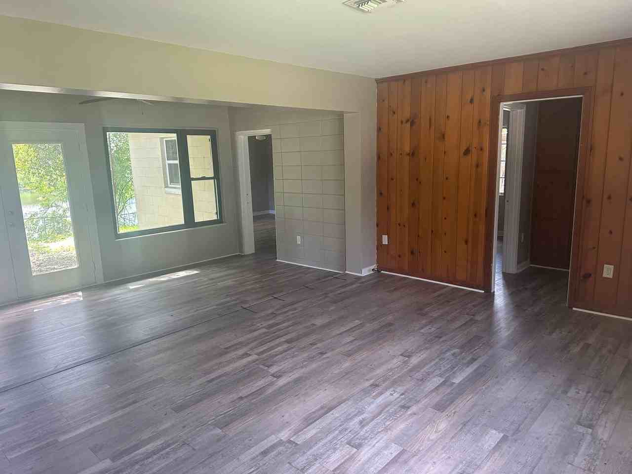 404 Louis St - Photo 3 of 10